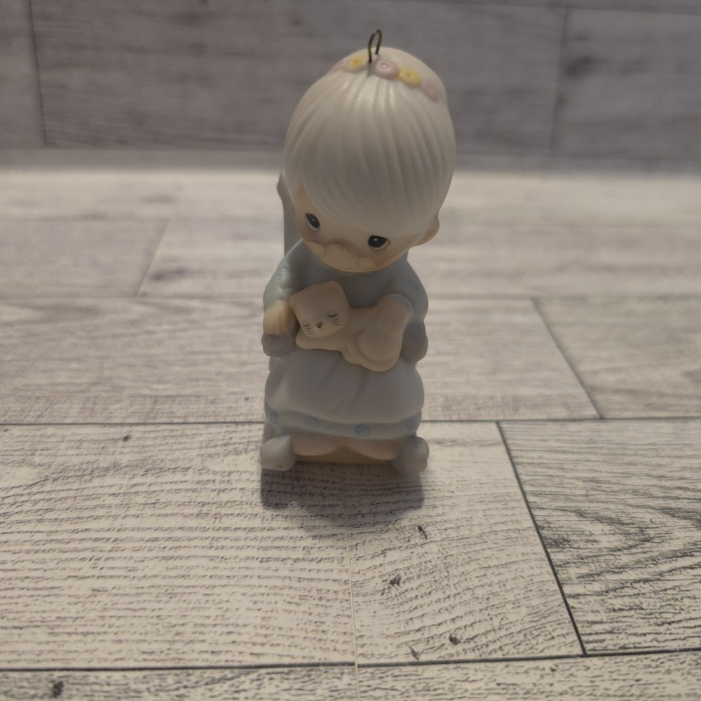Precious Moments Figurine E0516 ''The Purr-fect Grandma'' Enesco 1983